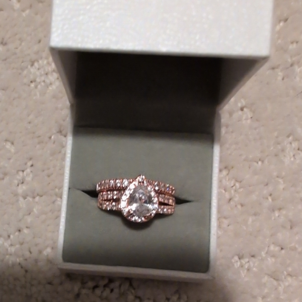 Elegant Rose Gold Teardrop Ring Set